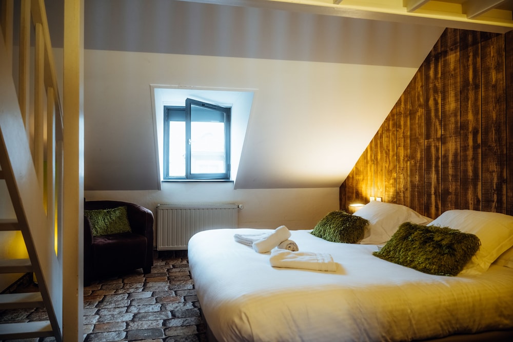 Hotel Du Dauphin Les Loges 13/50
