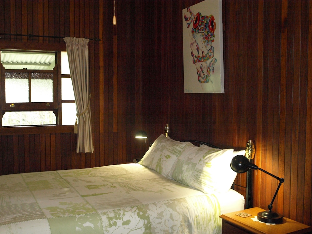 AMAMOOR LODGE 25/63