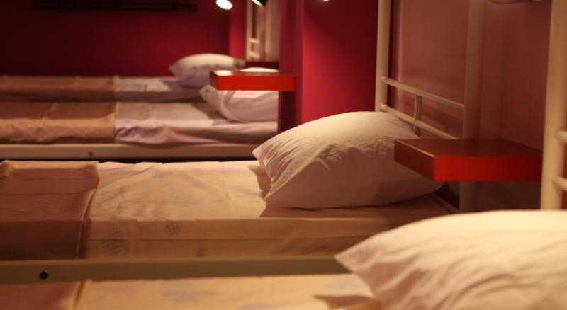 Bluewaters Pods 38 Hongkong St 25/40