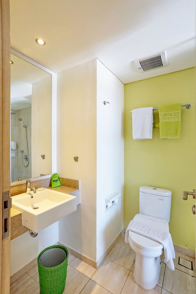 Maxone Hotel Bukit Jimbaran 36/37