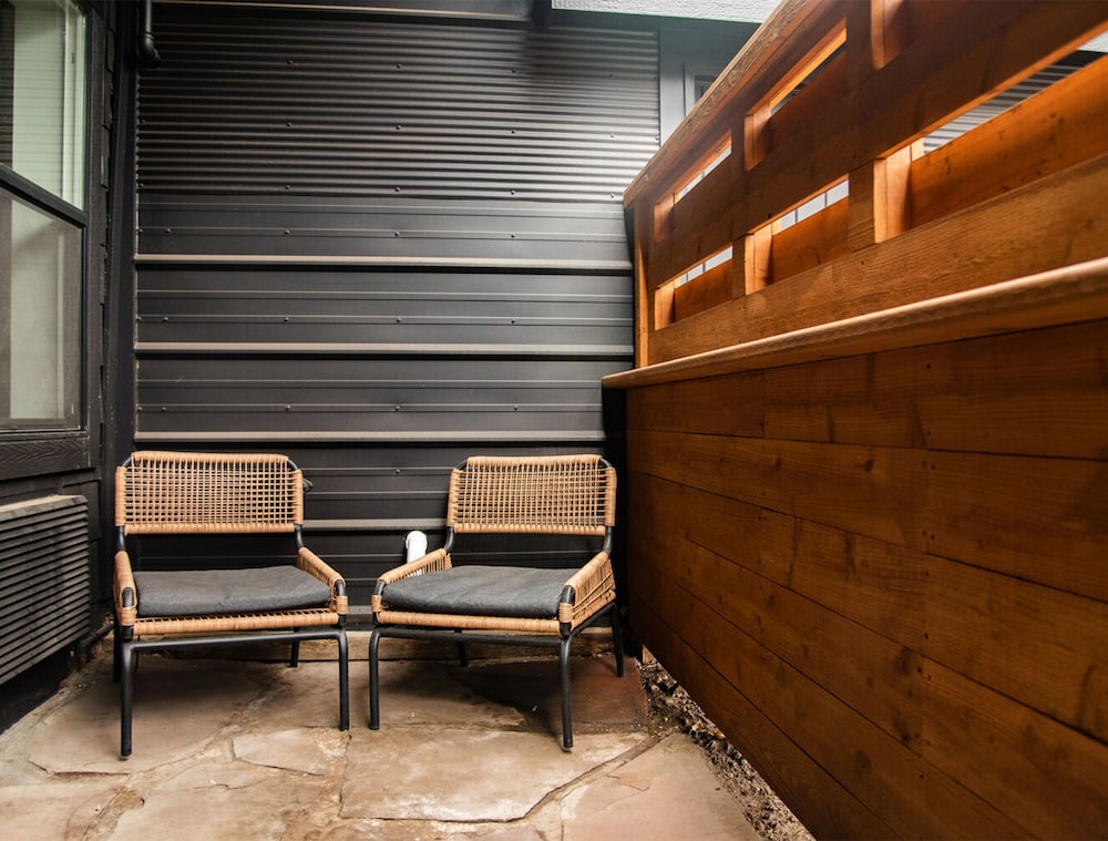 The Nightingale Motel 33/58