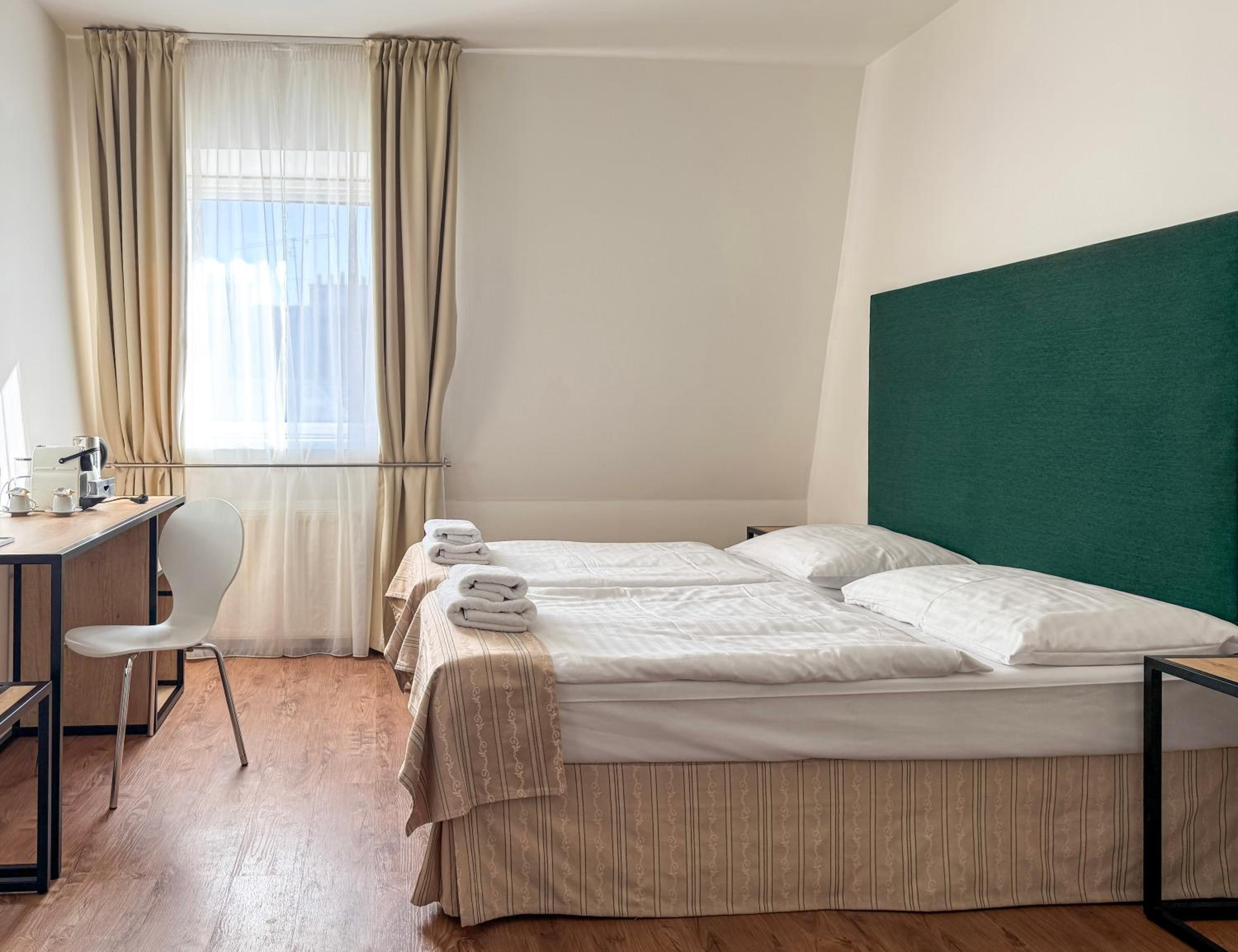 Room, Single Bed