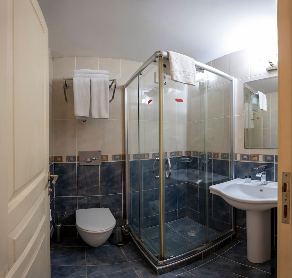 TUGRA HOTEL 64/65