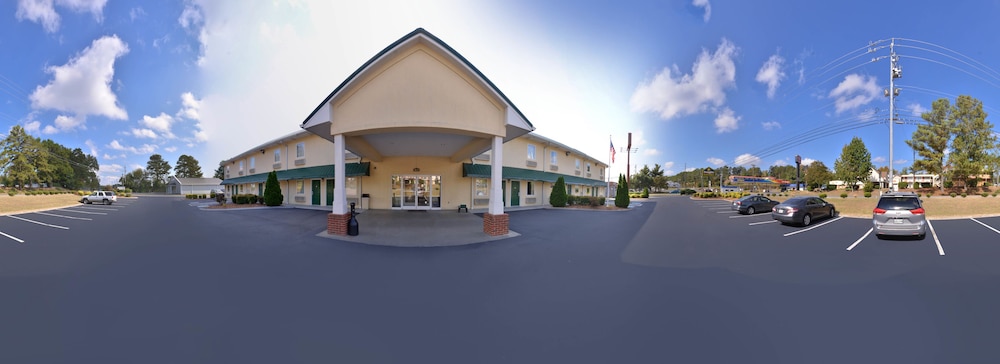 Douglas Inn And Suites 5/41