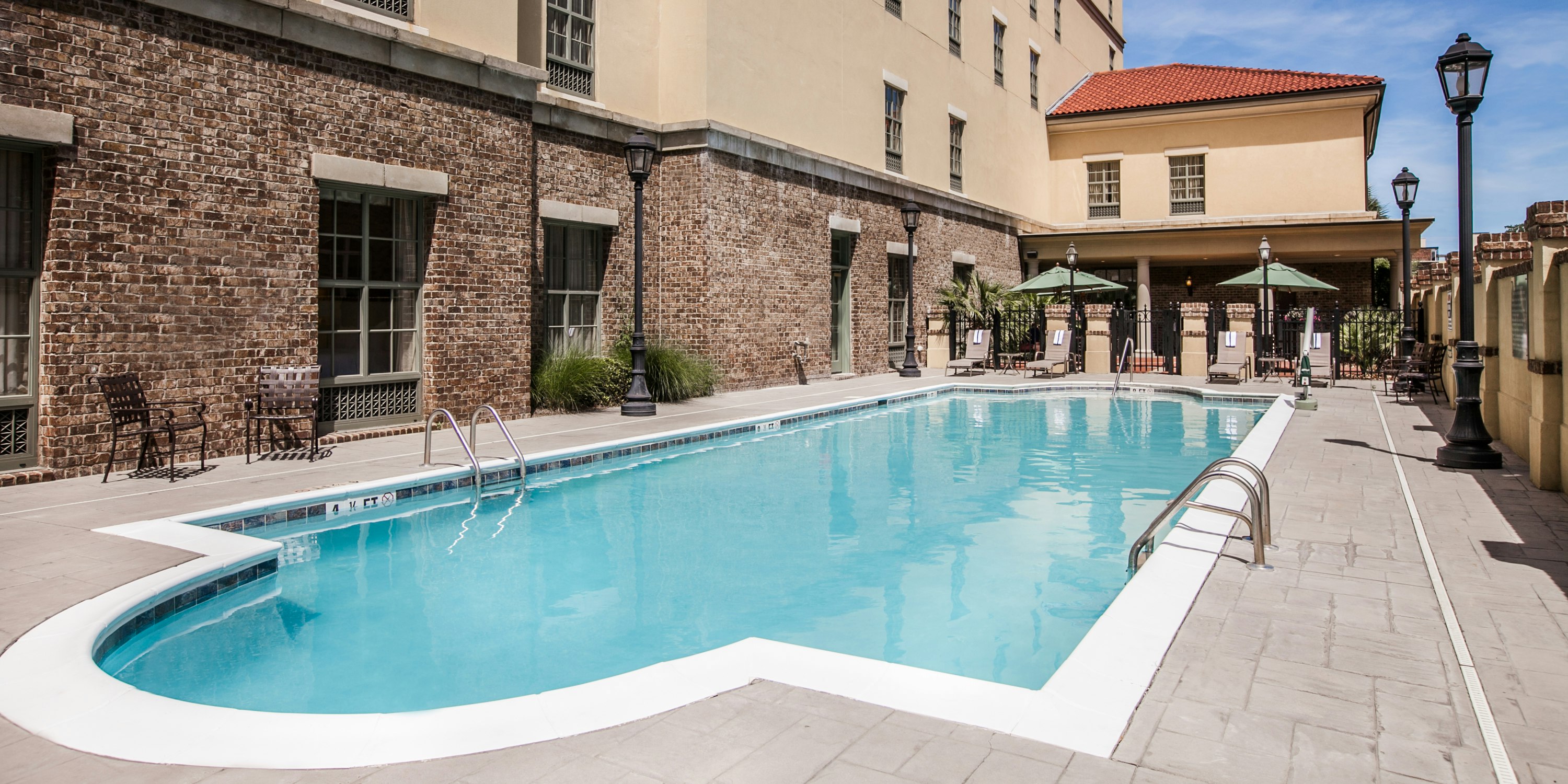 Hampton Inn and Suites Savannah Historic District 75/77
