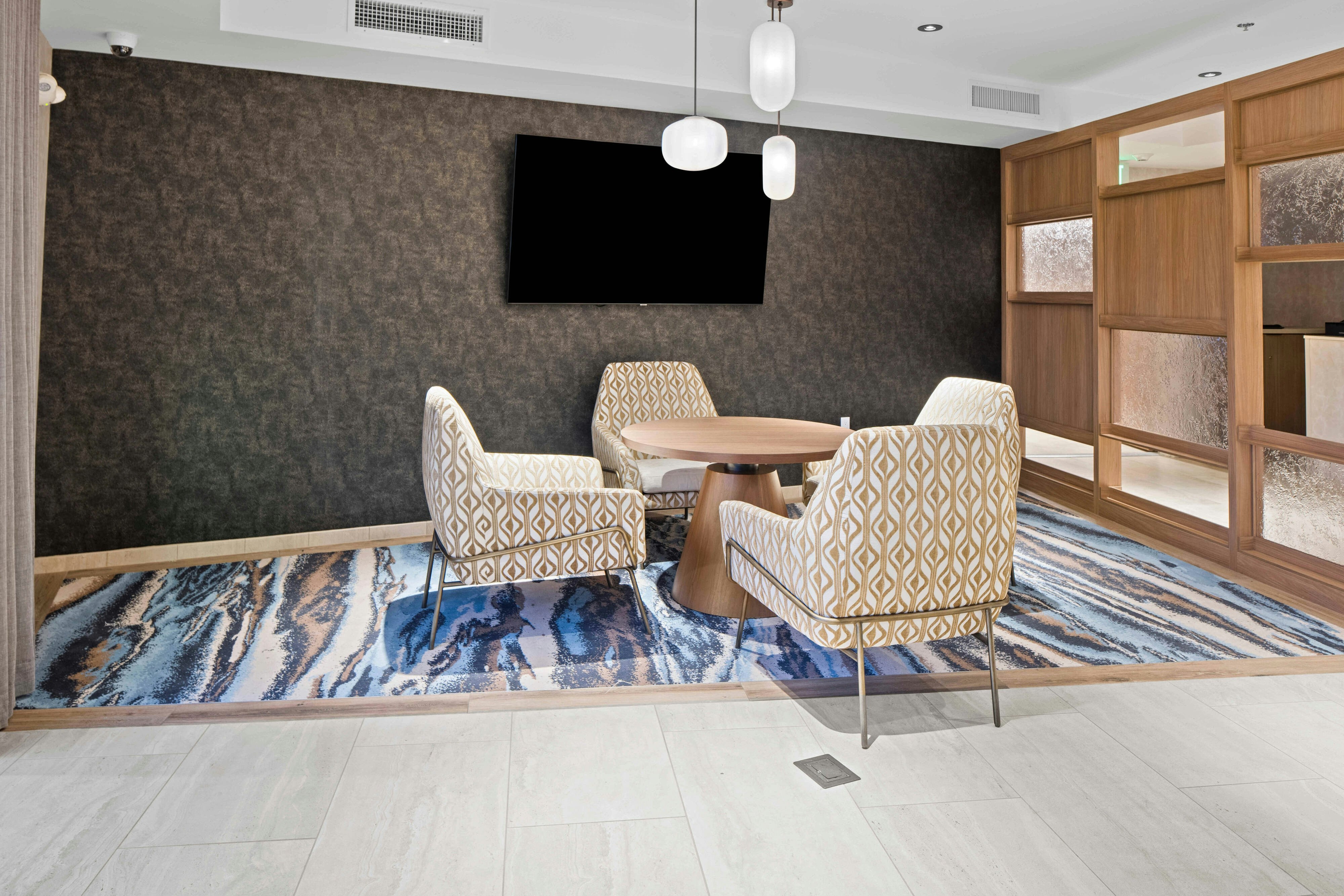 Fairfield Inn & Suites by Marriott San Diego Pacific Beach 17/18