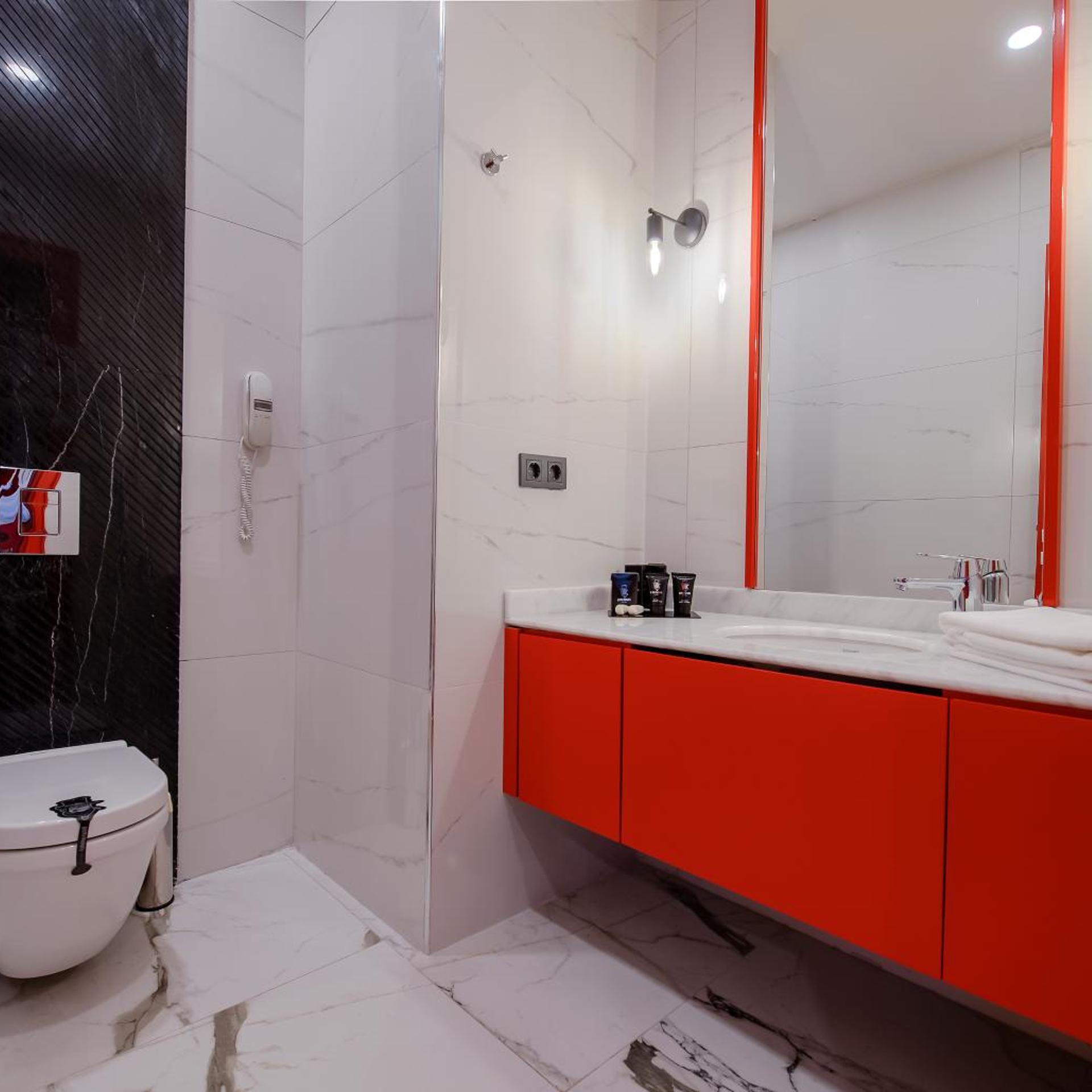جناح بسرير كينج بإطلالة على البحر، Lucky Monkey Hotel 8/8