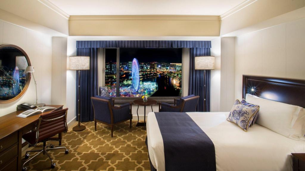 غرفة بريميوم بسريرين منفصلين بإطلالة على المدينة مع دخول صالة النادي، InterContinental Yokohama Grand 2/3