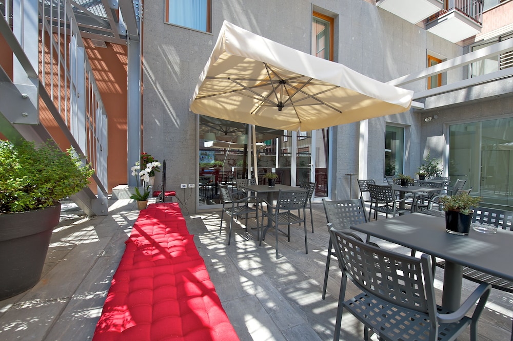 MERCURE MILANO SOLARI 64/75