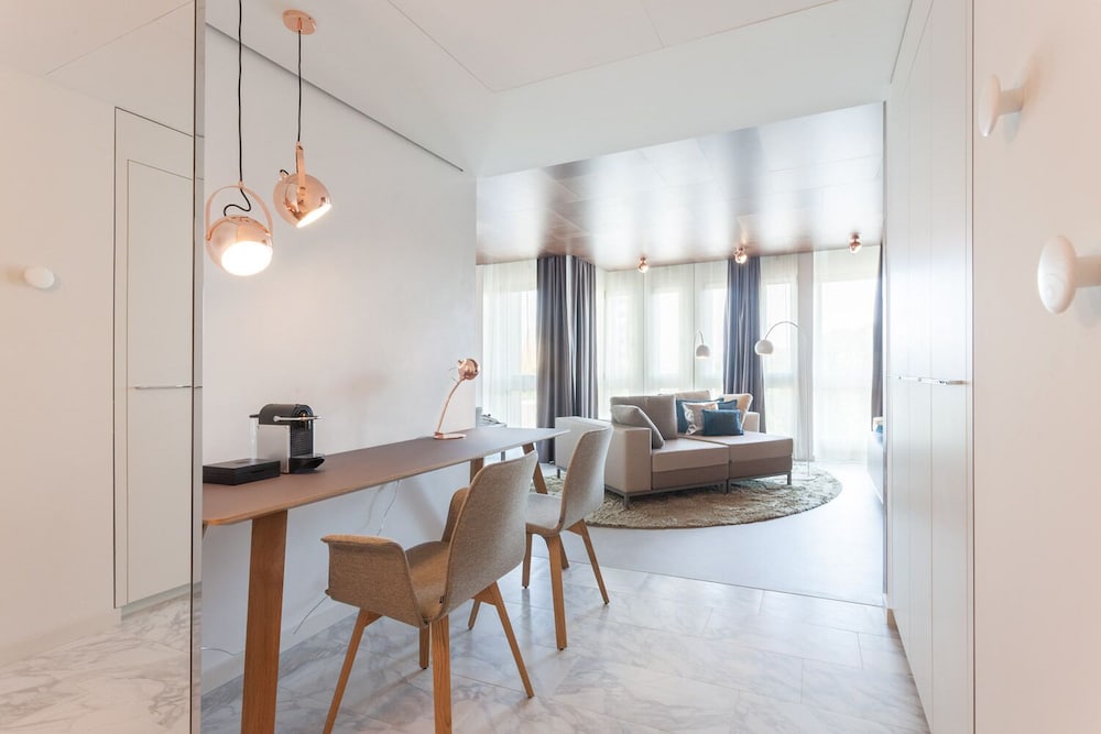 Emma House All Suite 54/60