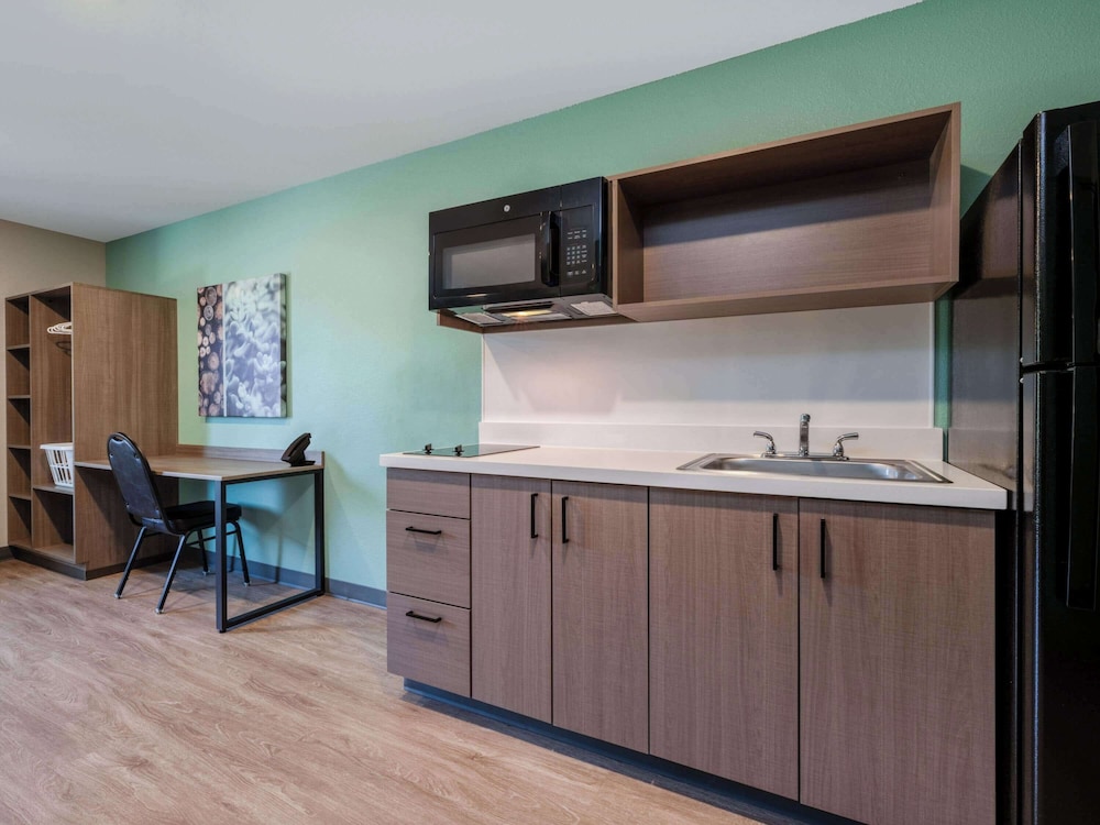 ECHO Suites Extended Stay by Wyndham Spartanburg 6/27