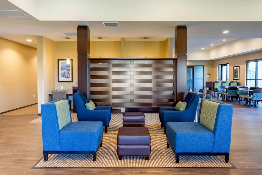 Comfort Suites Burlington Near I-5 21/37