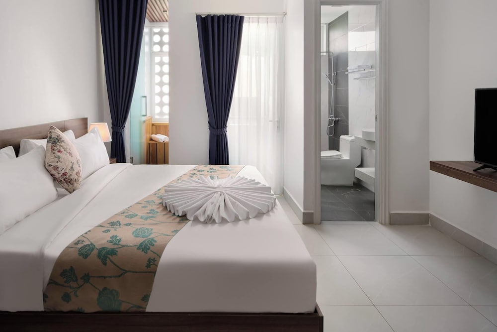 EXECUTIVE, KING BED