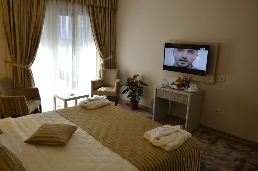 Orya Hotel 17/63