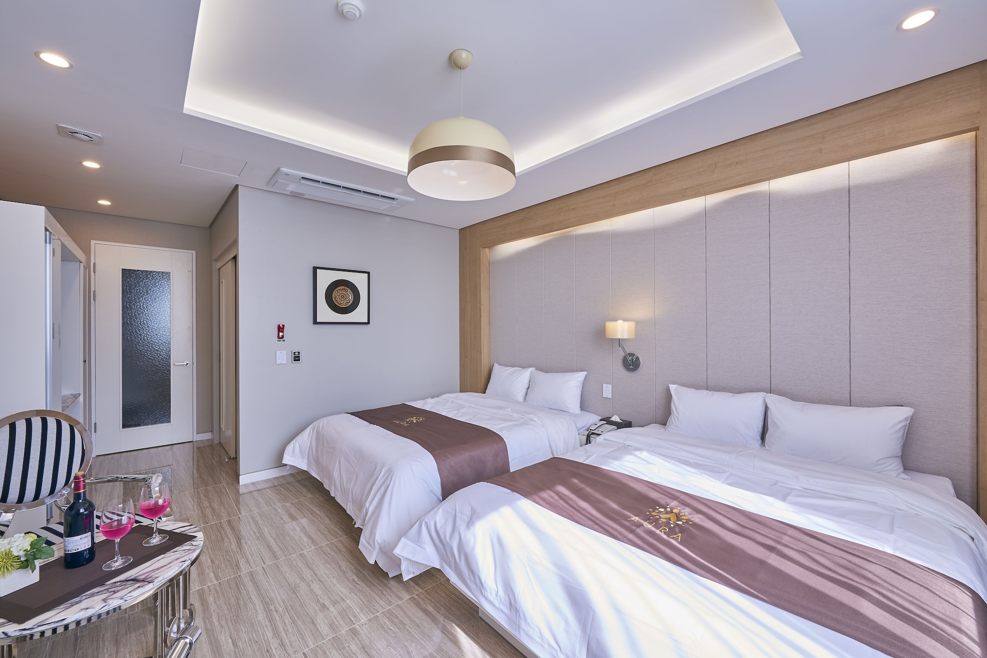 DELUXE, TWIN BEDS