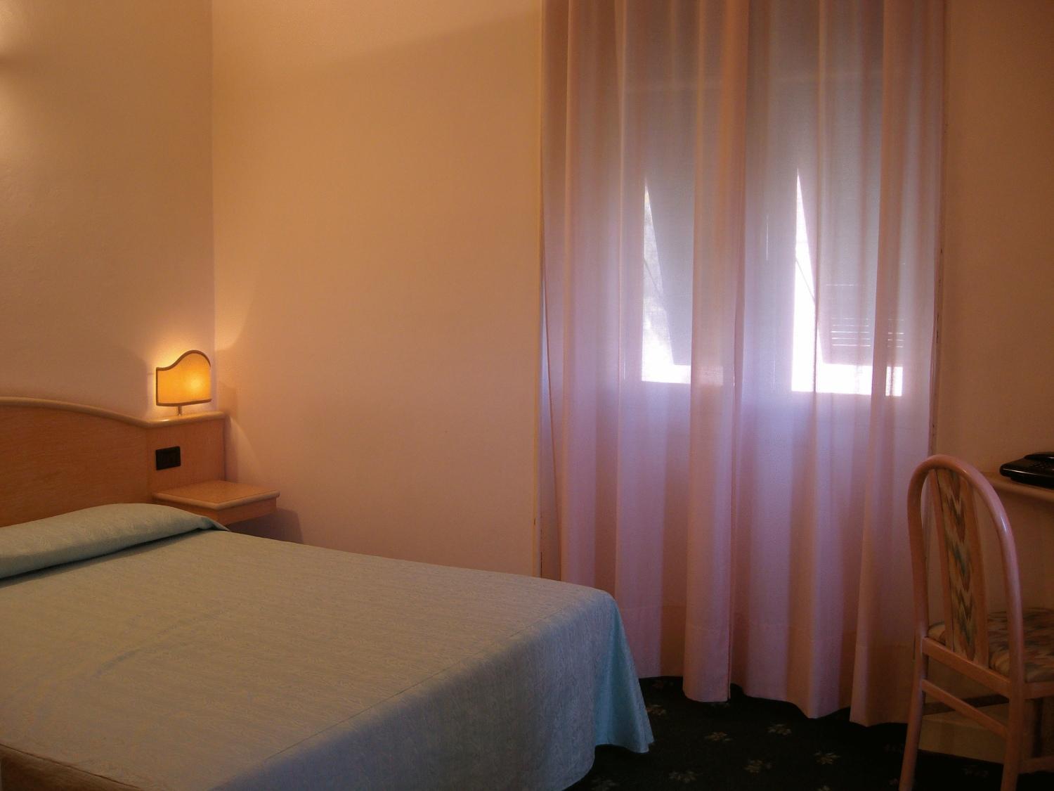 غرفة بسرير مزدوج أو سريرين منفصلين بإطلالة على البحر، Residence Miramare 4/10