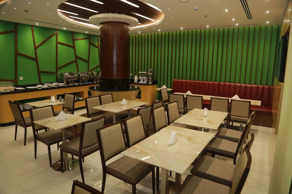 Tulip Al Barsha Hotel Apartment 76/85