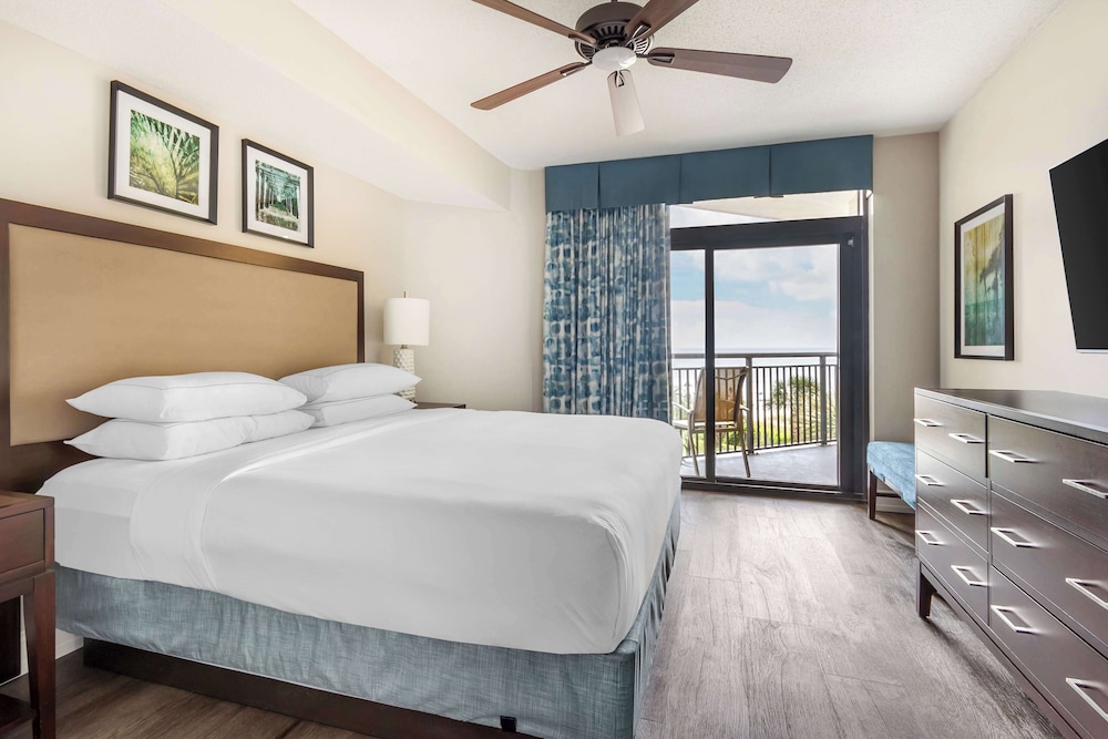 3 BEDROOMS, SUITE, 2 KING BEDS, 2 QUEEN BEDS, OCEAN FRONT