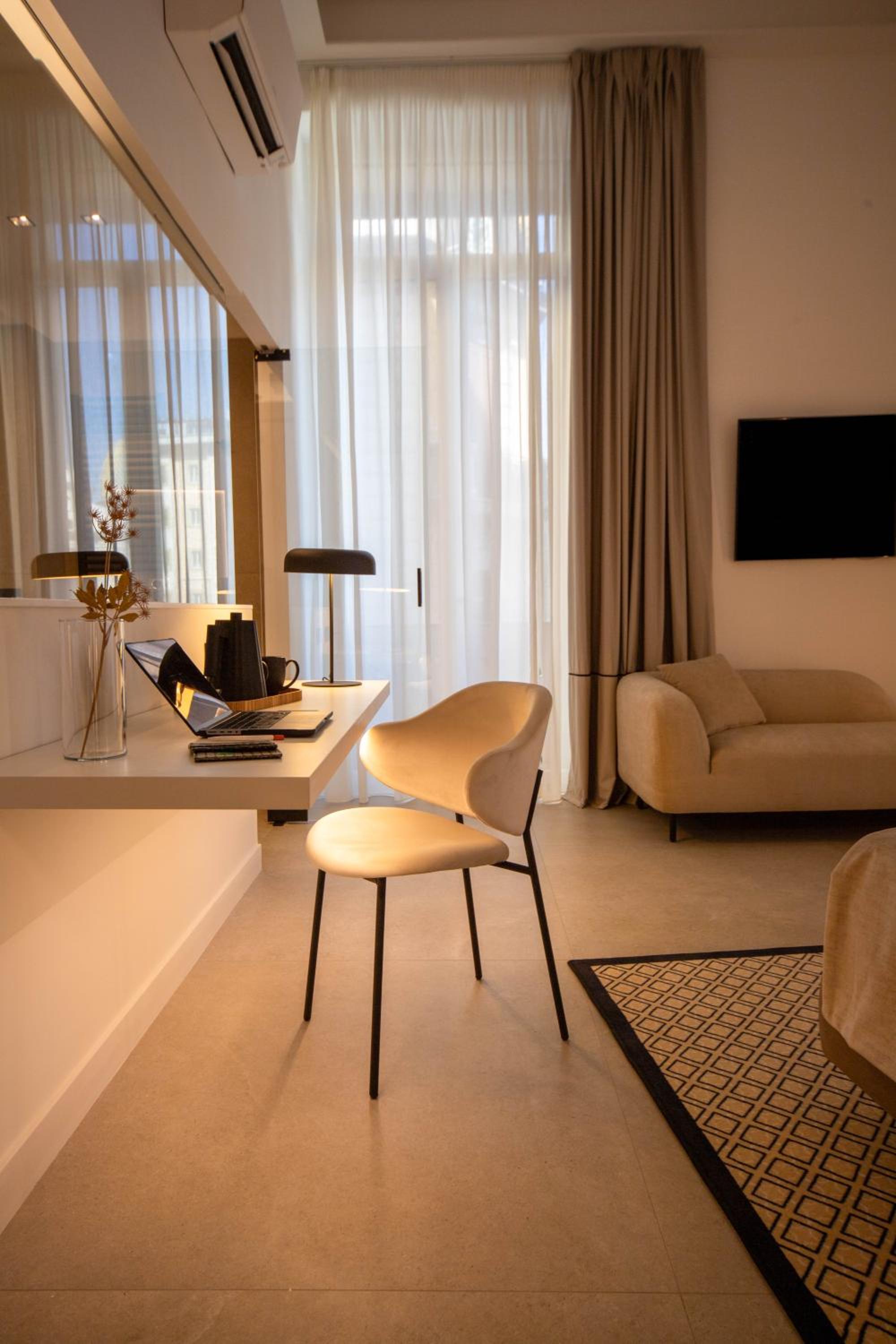 Mamalu Studios and Suites 15/25
