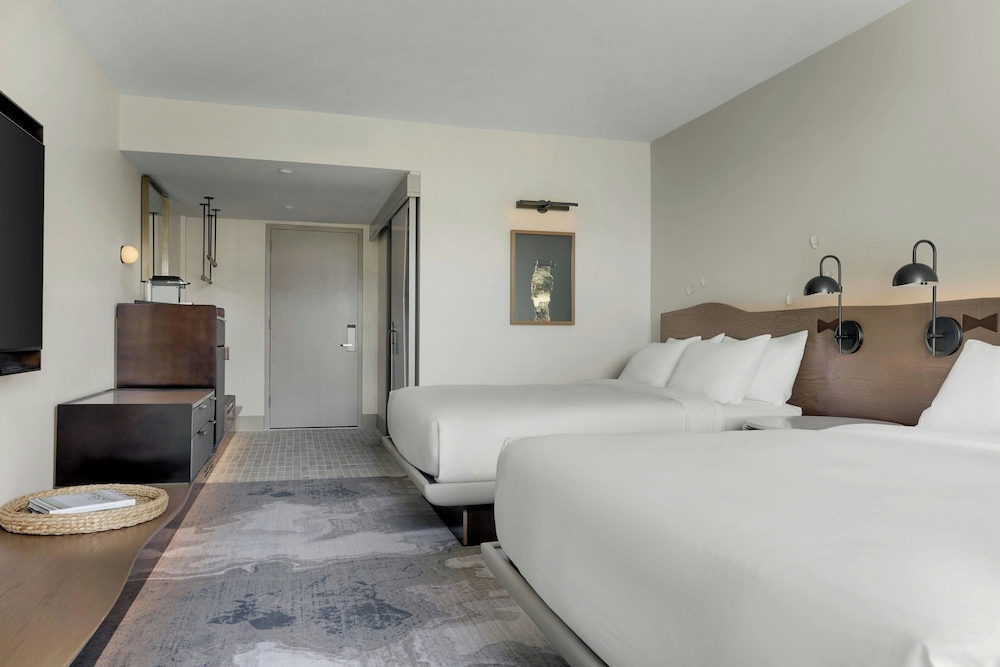 غرفة بسرير كينج بشرفة لذوي الإعاقة، The Limited Hotel Charleston 3/10