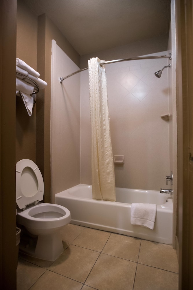 Best Western Executive Inn El Campo 16/32