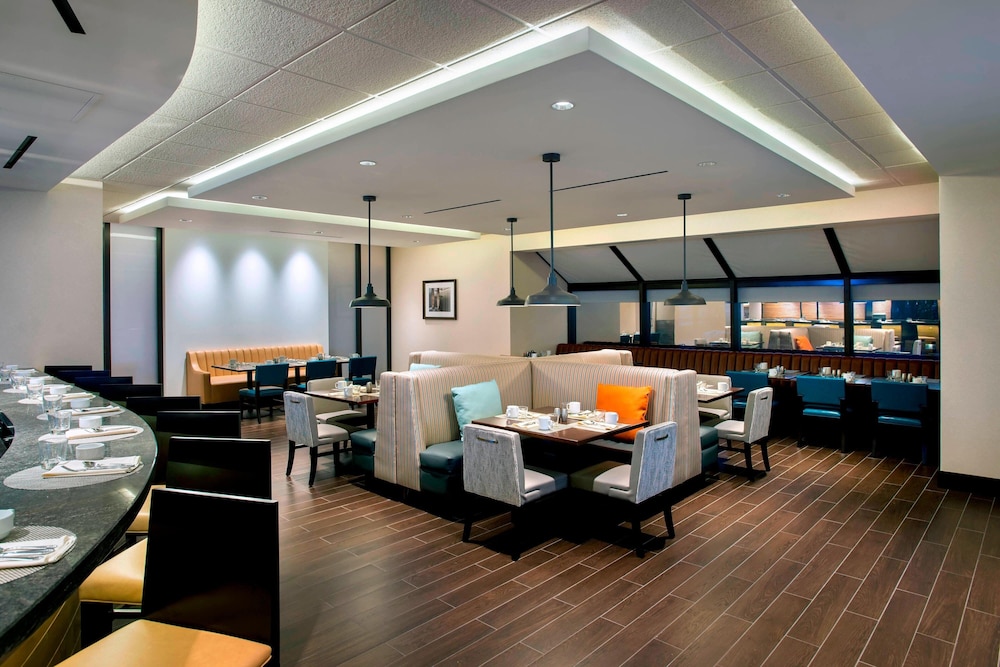 Newark Liberty International Airport Marriott 26/45