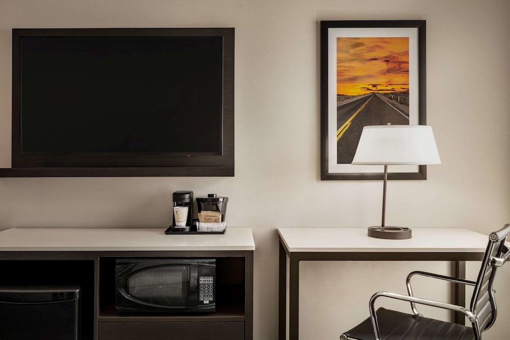 La Quinta Inn & Suites by Wyndham San Bernardino 20/45
