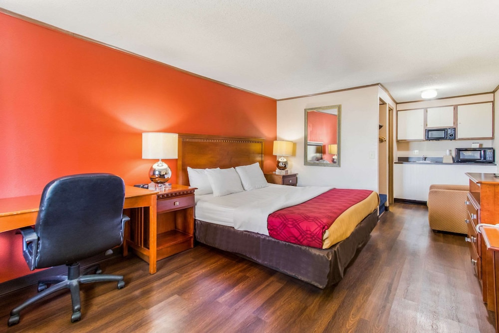 Econo Lodge Norwalk 9/28
