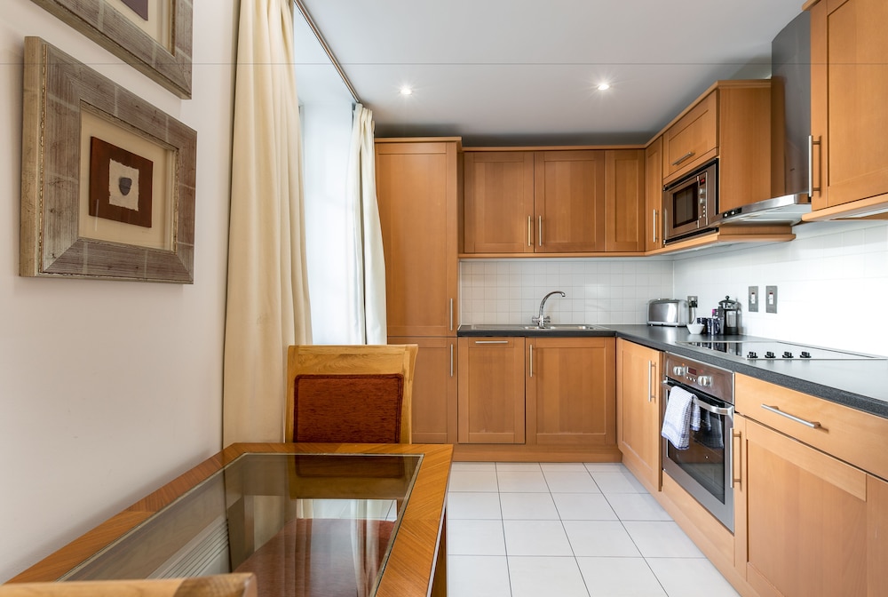 Marlin Apartments Queen Street St Paul's 22/41