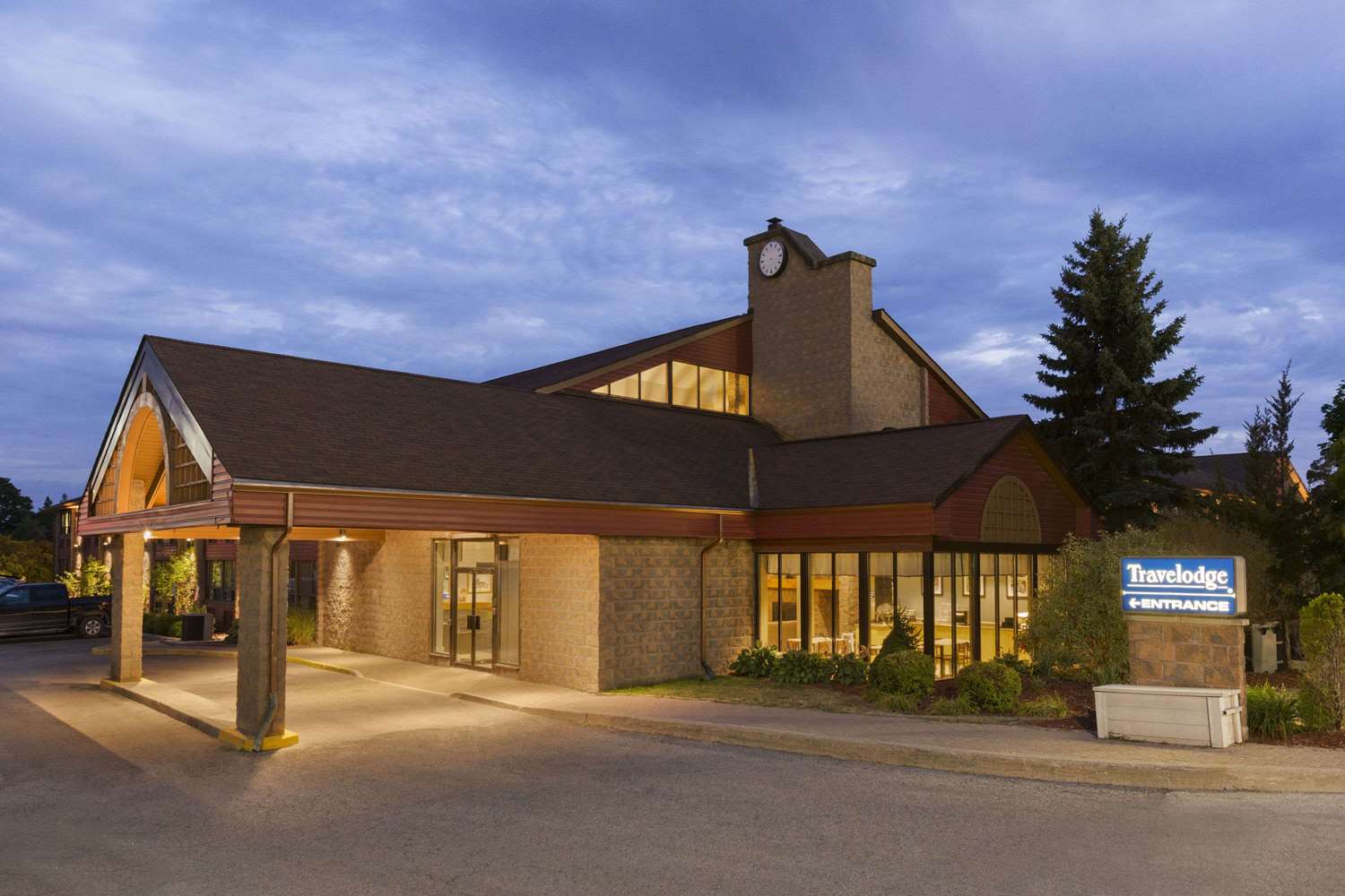 Travelodge by Wyndham Barrie on Bayfield 2/24