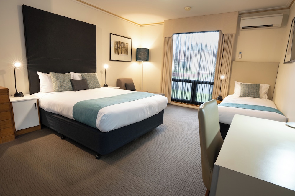 غرفة ديلوكس بسرير كوين وسرير فردي، Sovereign Park Motor Inn 7/10