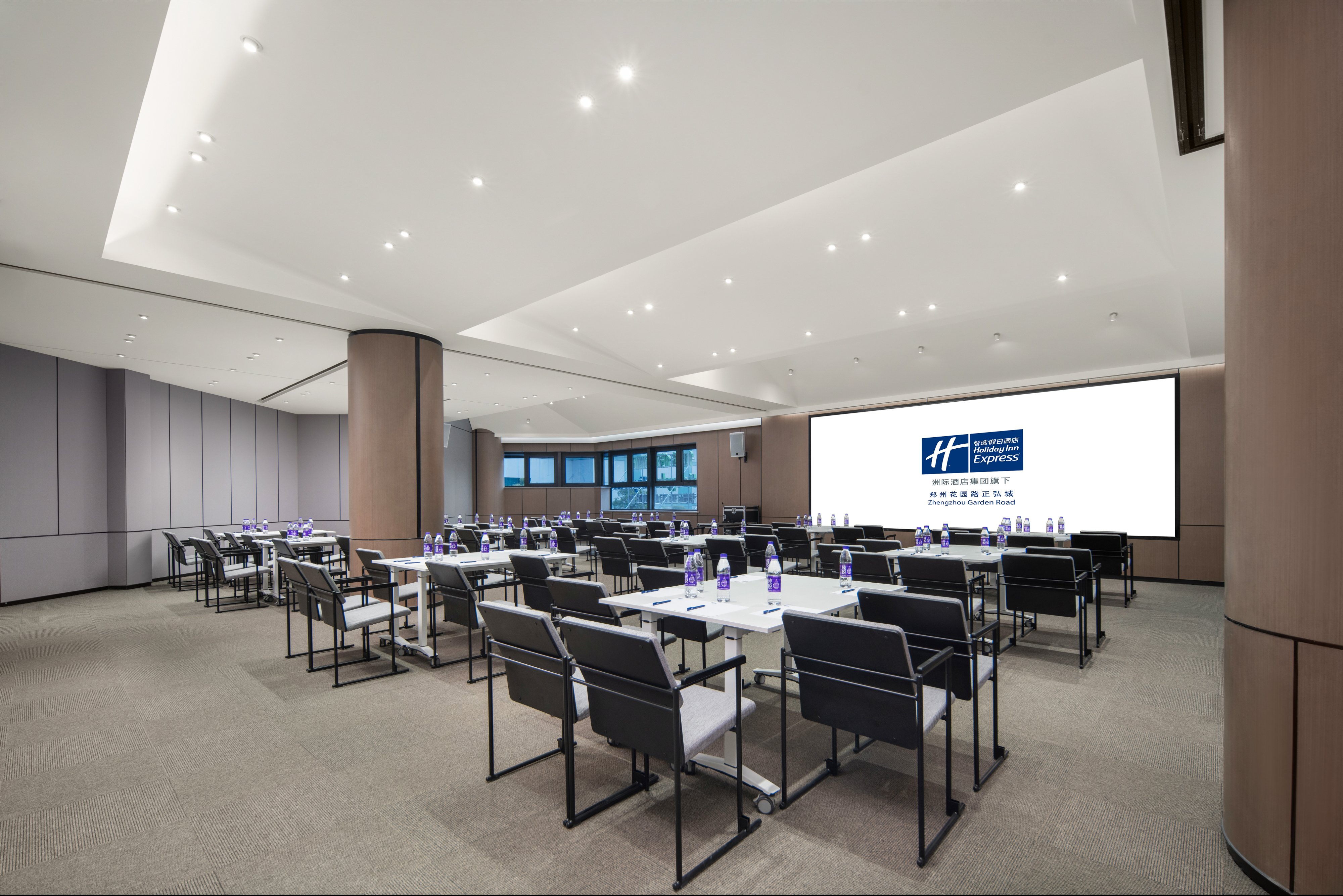 Holiday Inn Express Zhengzhou Garden Road 30/39