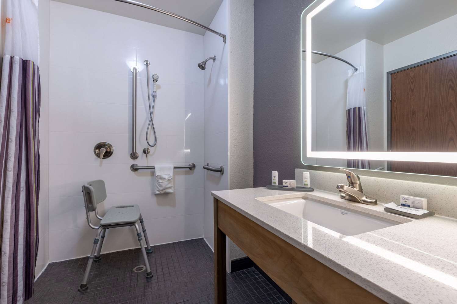 La Quinta Inn & Suites by Wyndham Morgantown 54/60