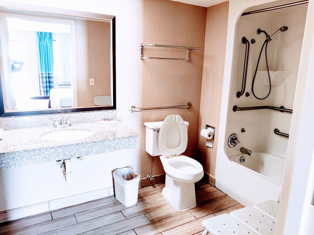Super 8 by Wyndham Dothan 16/26