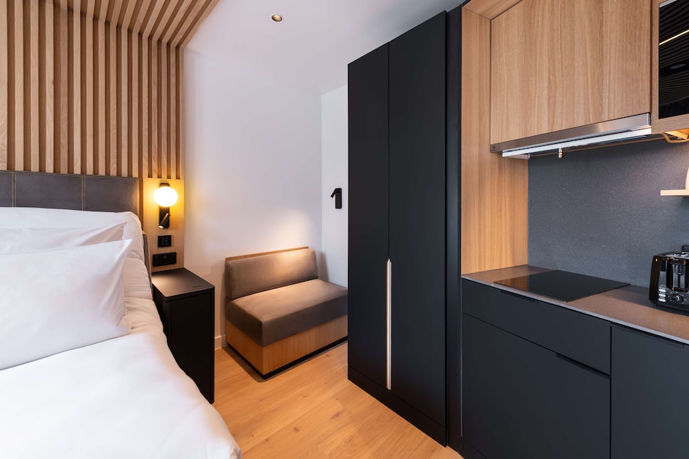 YOTELPAD London Stratford, Select by Hilton 13/50