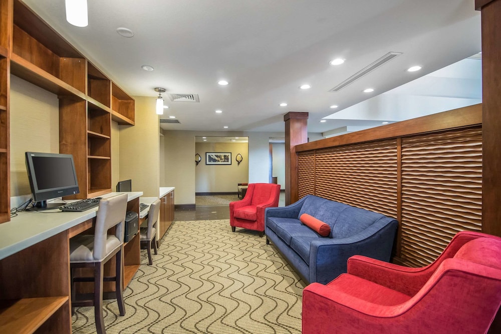 Comfort Suites Dodge City, KS 28/39