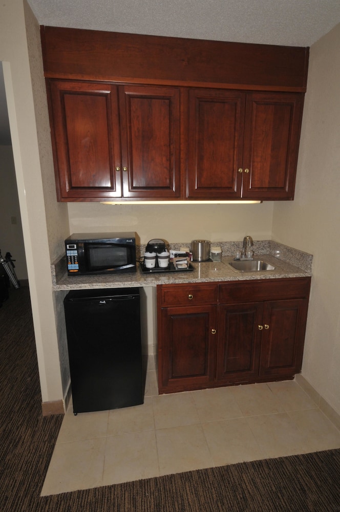 DoubleTree by Hilton Rocky Mount Hotel 12/44