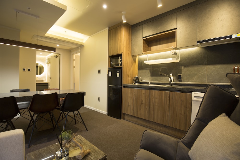 UH Suite The Jongno 33/44
