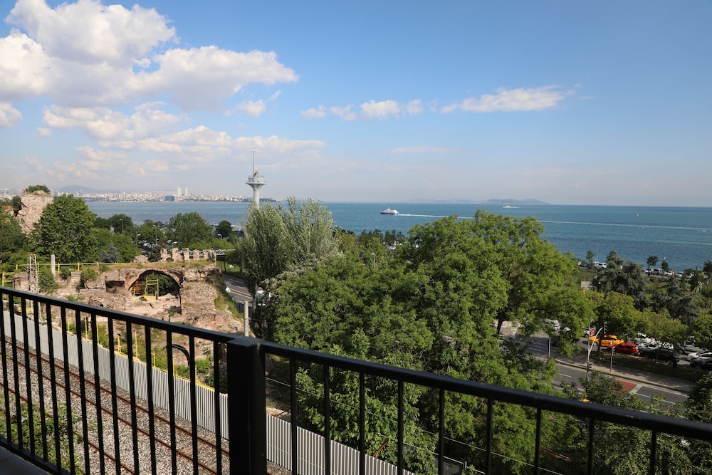 Sea House Suites 48/50