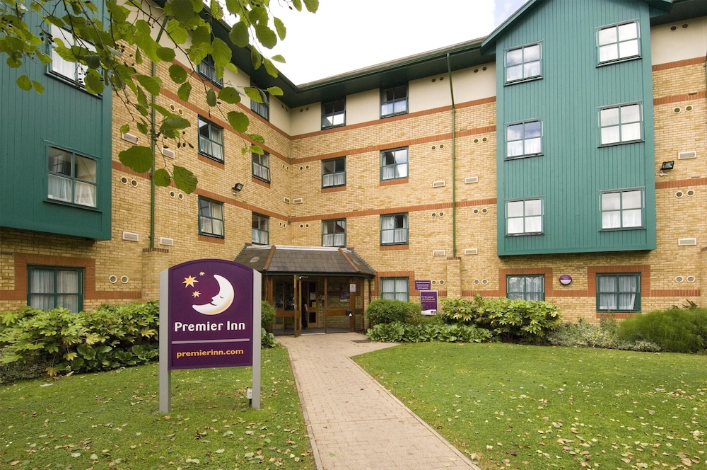 Premier Inn Luton (Airport) hotel 44/53