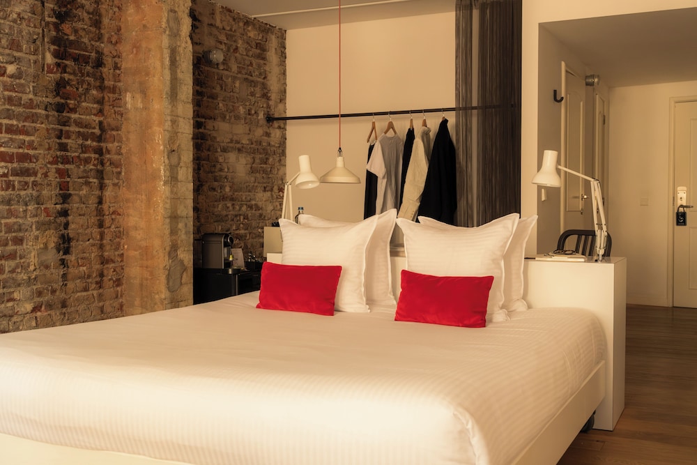 EXECUTIVE, DOUBLE BED