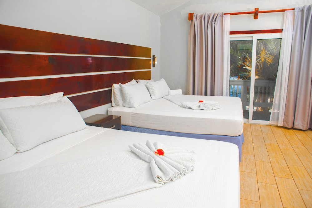 STANDARD, 2 QUEEN BEDS