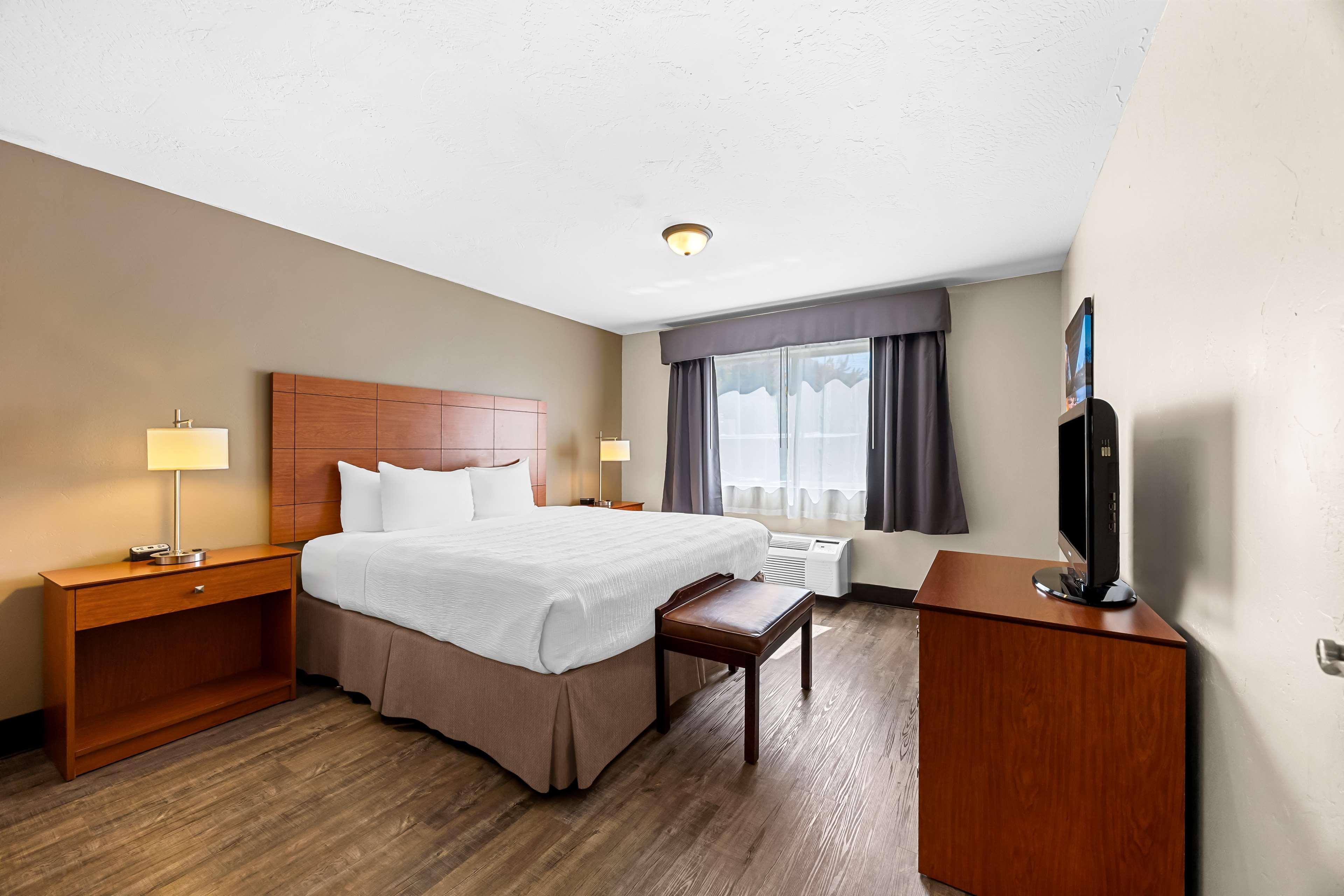 Suite, King Bed, Dining Area, Sofa