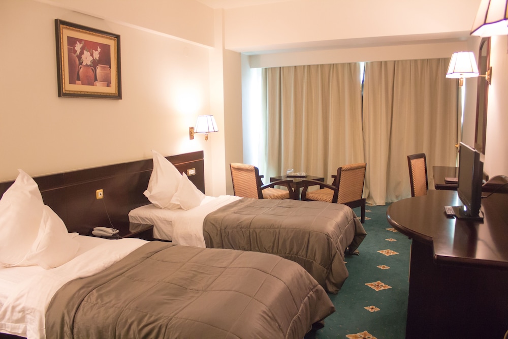 Hotel Delta 4 9/44