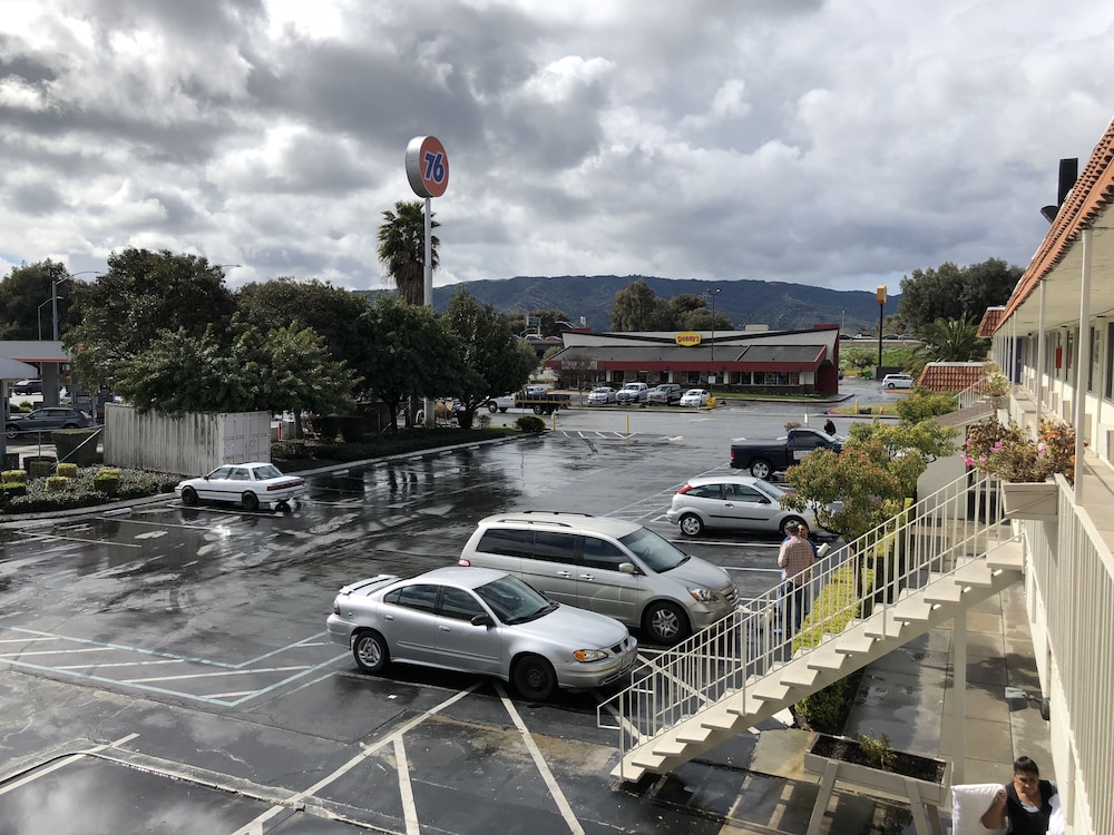 Gilroy Inn 26/33