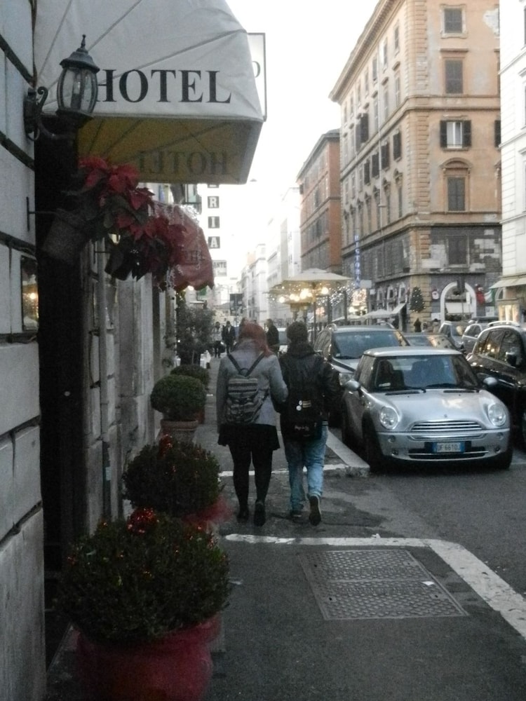 Hollywood Roma 33/40