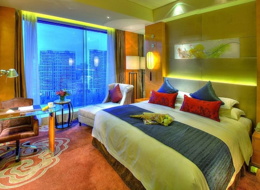 DELUXE, DOUBLE BED