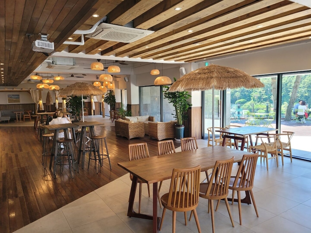 Cheonjiyeon Crystal Hotel 62/80
