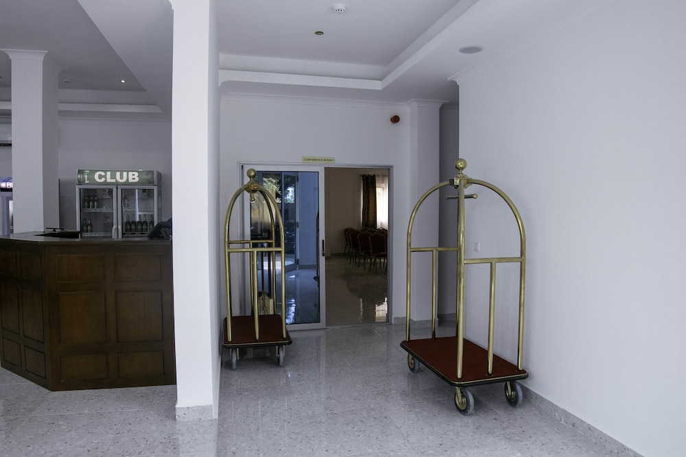 Monarch Hotel 34/68