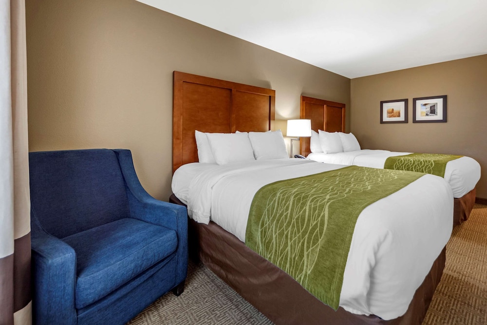 Comfort Inn and Suites Avera Southwest Sioux Falls SD 11/37